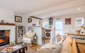 Pear Tree Cottage At Poplar Farm